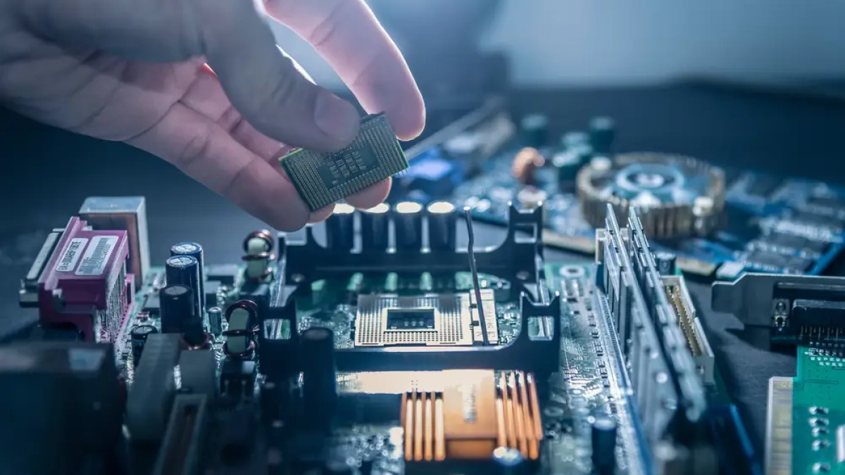 The,Technician,Is,Putting,The,Cpu,On,The,Socket,Of