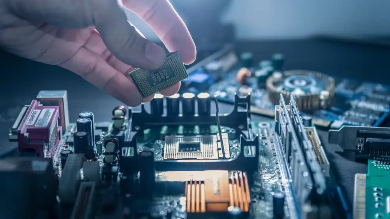 The,Technician,Is,Putting,The,Cpu,On,The,Socket,Of